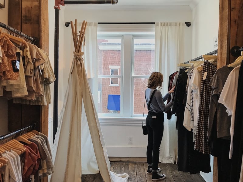 4 Tips for Thrift Shopping & Buying Secondhand Clothing