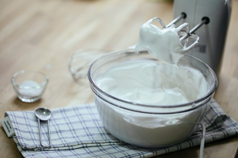 10 BEST Dairy-Free Vegan Sour Cream Substitutes (Any Recipe)