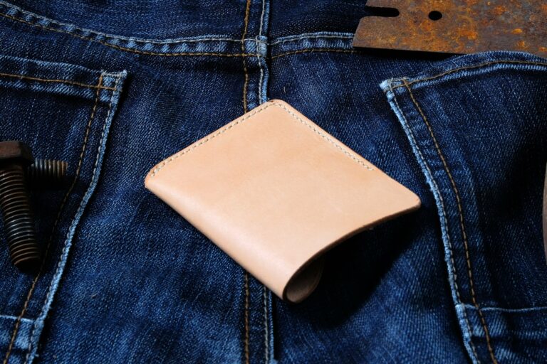 The 13 Best Slim Minimalist Wallets for Men in 2025
