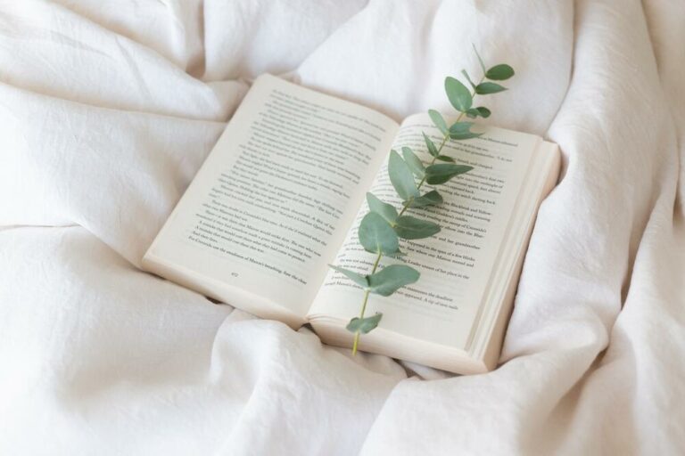 The 12 Best Minimalism Books in 2025 for Minimalist Lifestyle